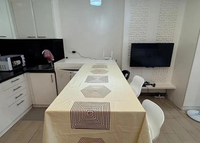 Casa Venice Rustic Pet Friendly Balcony Apartment Manila